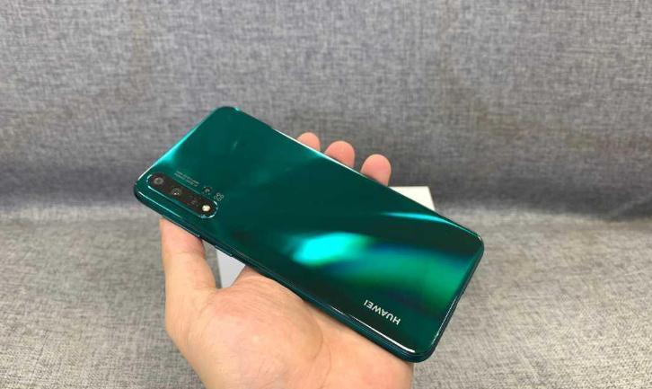 解码我军新锐装备:东风-17、歼-20S揭秘我军尖端力量，东风-17高超音速导弹与歼-20S隐身战斗机的独特魅力