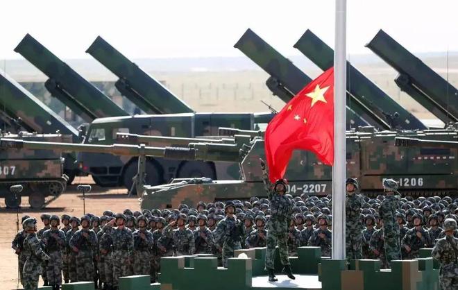 台名嘴：与中国相比美国阅兵像儿戏台名嘴，与中国相比美国阅兵像儿戏